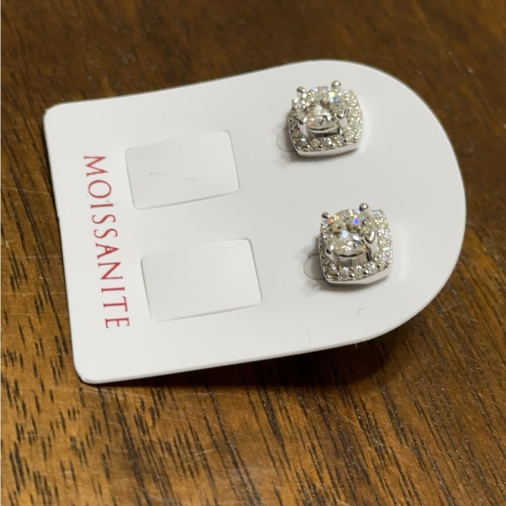 Moissanite pushback earrings - Picture 3 of 3